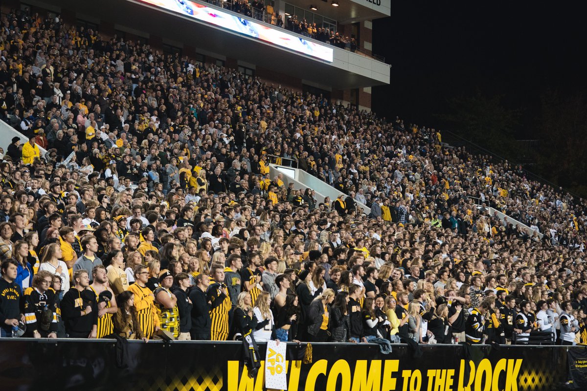 While FBS attendance was down 6.5% from 2019 across the country this year, <a href="/AppState_FB/">App State Football</a> had the 4th-highest INCREASE in attendance from 2019, up 23.5%. #FootballCulture

Source: <a href="/AD_University/">AthleticDirectorU</a> 
📸: @aguallostudios