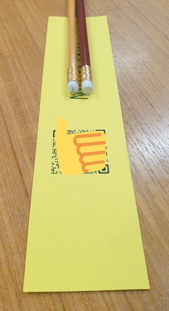 Tilraun í desember🤞
Bókamerki með nafni og QR kóða til að skrá heimalesturinn í Docs skjal 🤓 
#blonduskoli #menntaspjall #utis2021