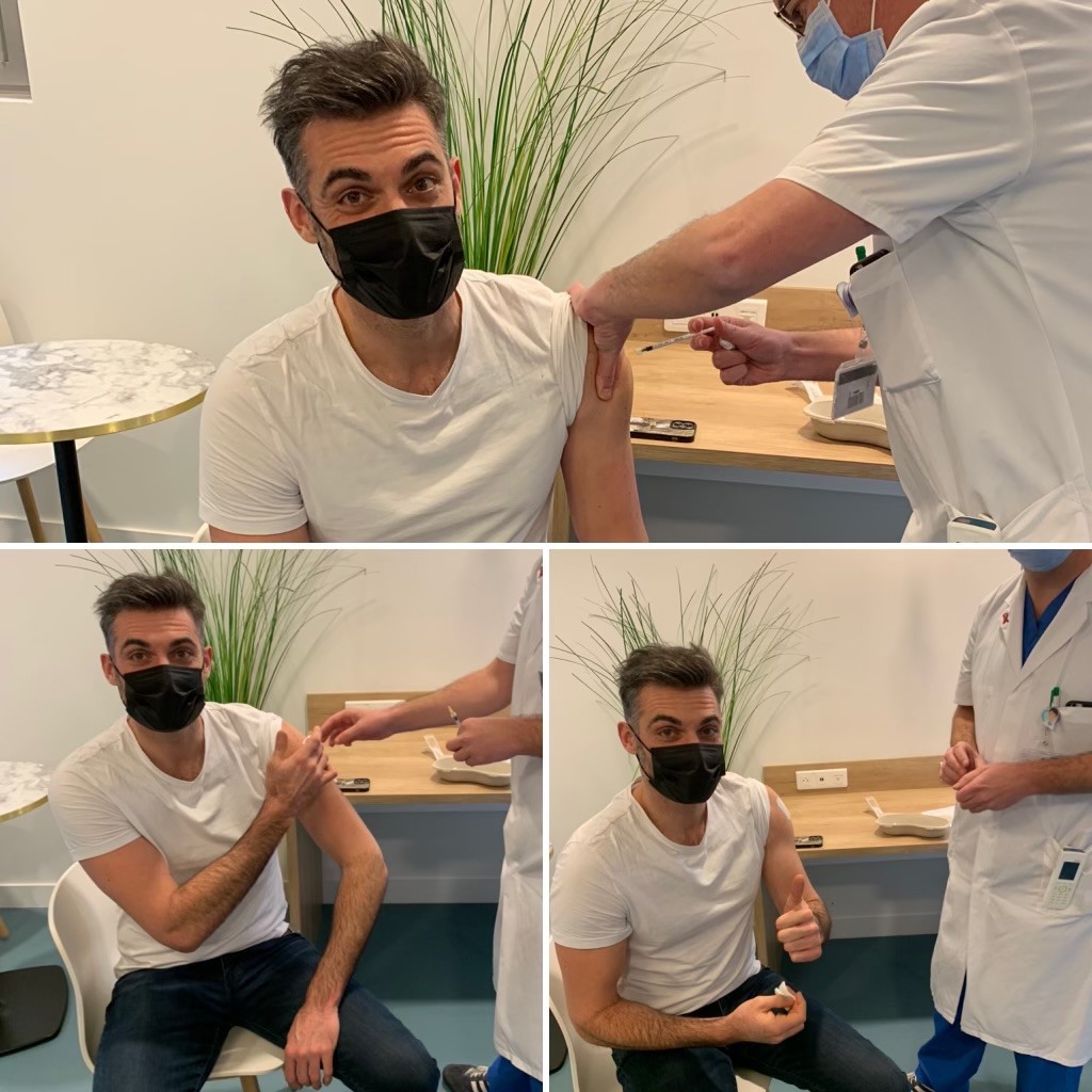 HopitalFoch's tweet photo. C’est à l’Hôpital Foch que l’acteur @gilalma a reçu sa troisième dose de #vaccin cet après-midi. 
Vous aussi, vaccinez-vous ! 
Grâce à votre pass sanitaire, vous pourrez aussi pleinement profiter de son excellent spectacle 😉

https://t.co/8xtrRqXlJm https://t.co/ZmkwgExQmH