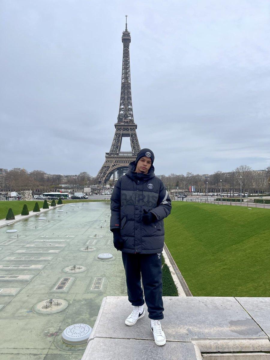mc_maneirinho's tweet photo. MANEIRINHO TA EM PARIS 😍🇫🇷 https://t.co/lfe4km0r9V