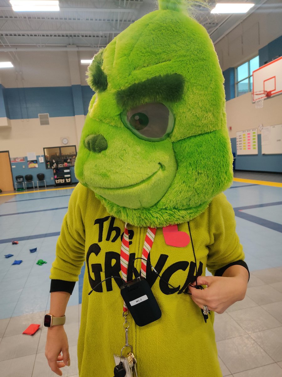 MtnViewES's tweet photo. I wonder if we can make the Grinch's💗grow?? 🤔#CompassionWeek #TeamMVES @ReneeGarriss @mrssherrygreen @Amusto12 https://t.co/x9KreJ7871