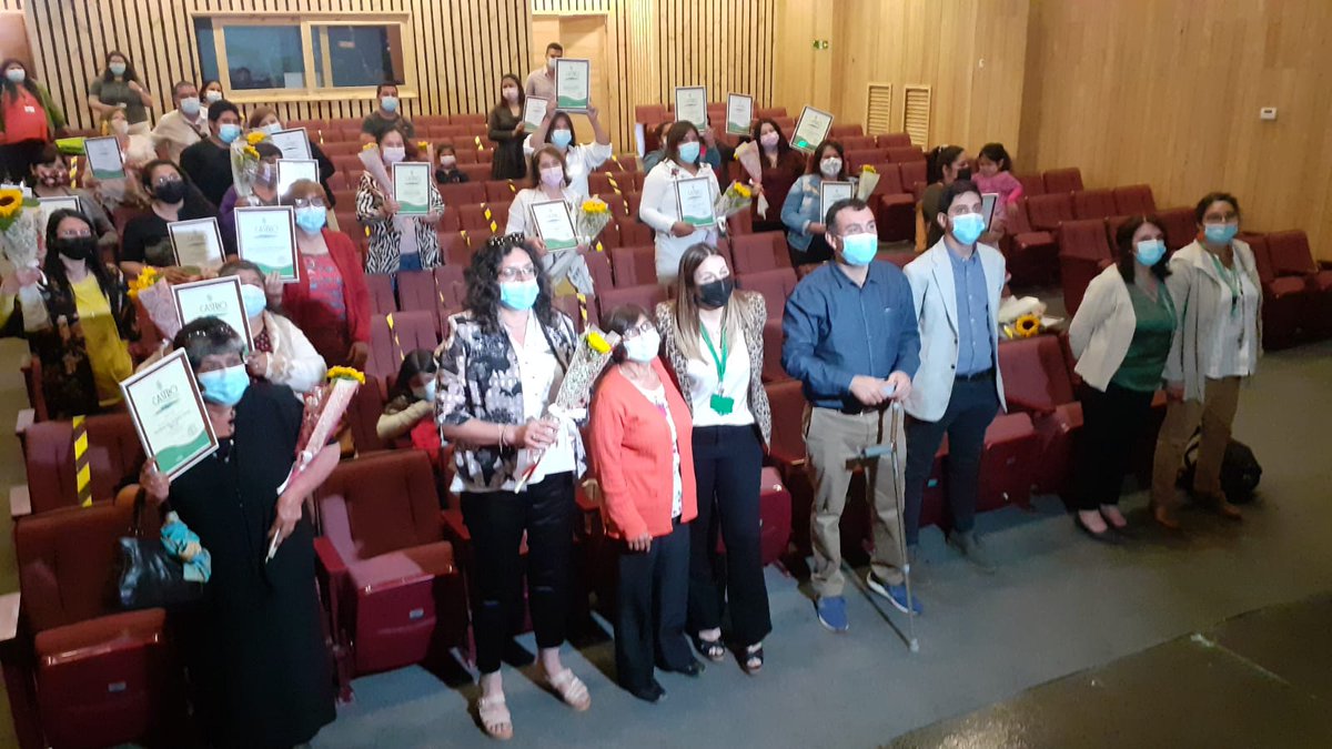 rrppcastro's tweet photo. Hoy se llevó a cabo la ceremonia de certificación de cursos impartidos para beneficiarias y beneficiarios del #ProgramaMujeresJefasdeHogar y de la Oficina de Intermediación Laboral #CastroMunicipio. En total fueron 88 vecinos beneficiados con esta iniciativa.
#CastroMásDesarrollo https://t.co/O9edHm61bb
