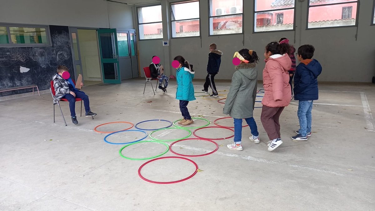 EcGrangeneuve's tweet photo. Semaine de la #Laïcité 
Chaque jour les enseignantes proposent un atelier à chaque classe de la GS au CM2. 
Les Activités Sont inspirées des Propositions de @usepnationale . Ici jeux coopératifs. https://t.co/6WqK7wee0o