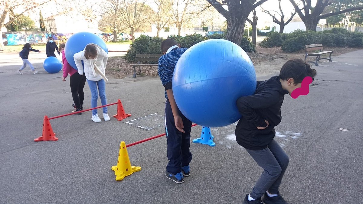 EcGrangeneuve's tweet photo. Semaine de la #Laïcité 
Chaque jour les enseignantes proposent un atelier à chaque classe de la GS au CM2. 
Les Activités Sont inspirées des Propositions de @usepnationale . Ici jeux coopératifs. https://t.co/6WqK7wee0o