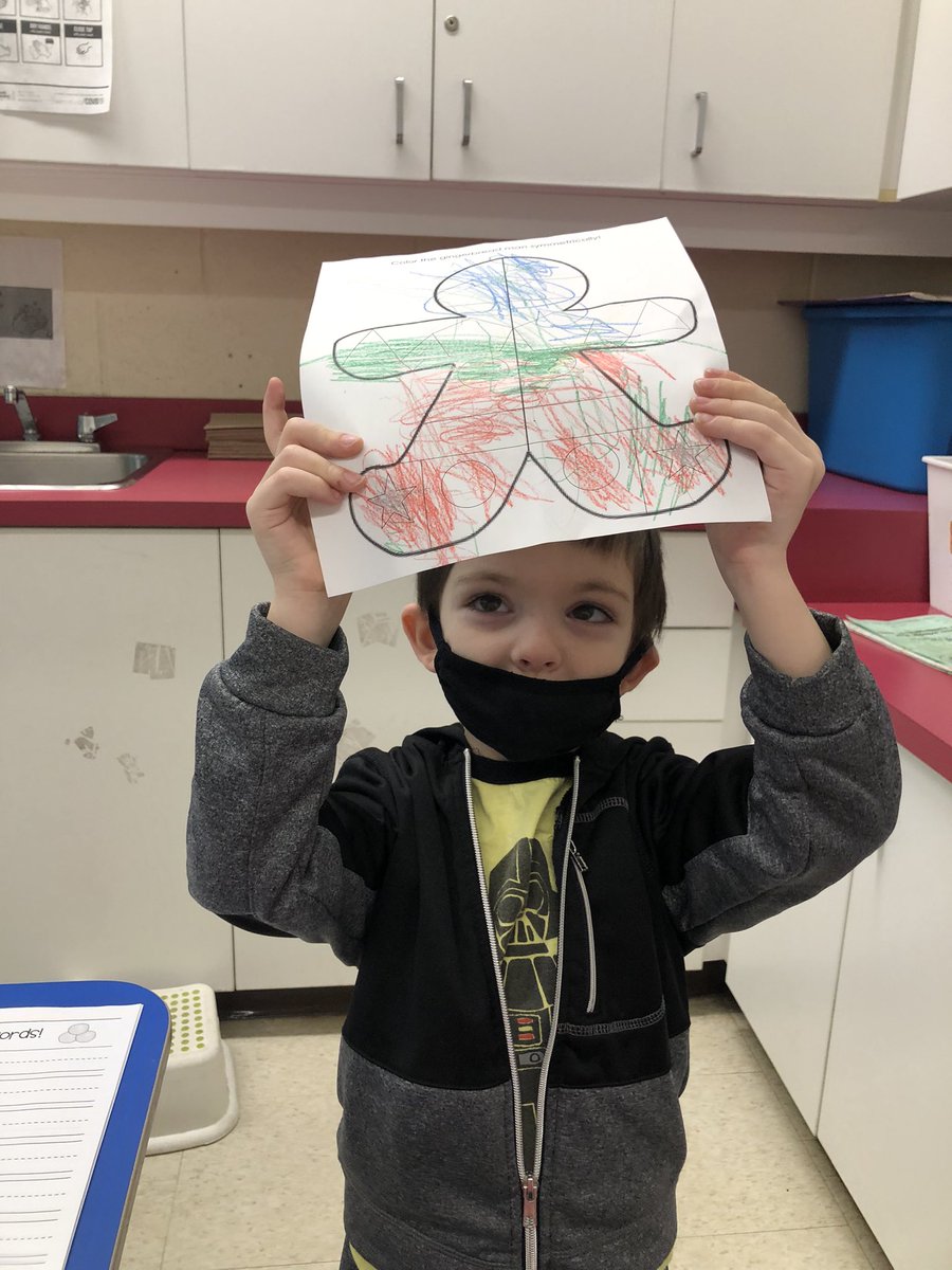 MrsKimsClass1's tweet photo. Working on symmetry skills by decorating winter themed characters and making them symmetrical! #symmetry #winterart #wintermath @GoodfellowPS @scdsbmath @SCDSB_Schools https://t.co/KHiWfR0nJY