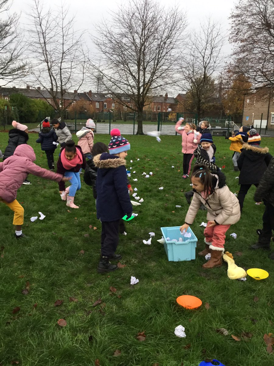 PindersPrimary's tweet photo. Year 3 had a wonderful time this morning for our winter morning. We completed lots of activities in order to help us write our winter poems! The βsnowballβ fight and hot chocolate was certainly a favourite #ppwriting #ppyear3 https://t.co/o9cNsMK3wO