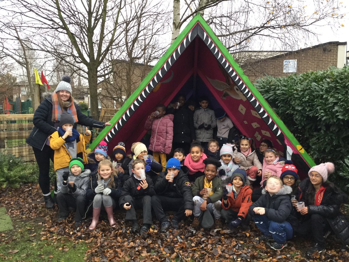 PindersPrimary's tweet photo. Year 3 had a wonderful time this morning for our winter morning. We completed lots of activities in order to help us write our winter poems! The βsnowballβ fight and hot chocolate was certainly a favourite #ppwriting #ppyear3 https://t.co/o9cNsMK3wO