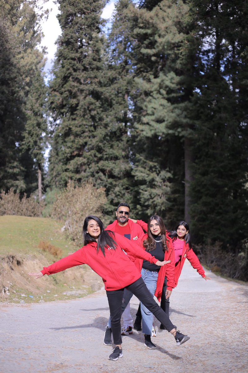 reeebu's tweet photo. Didn't know road trips could be this exciting!  Went to the mountains for a mini getaway and man, I had the time of my life with @swvlpakistan!  What I loved the most was that it was safe, convenient, and super comfortable! Maza agaya!

#KoiBaatNahiSwvlHai #SwvlTrip #SwvlTravel https://t.co/YjRhOlA5A2