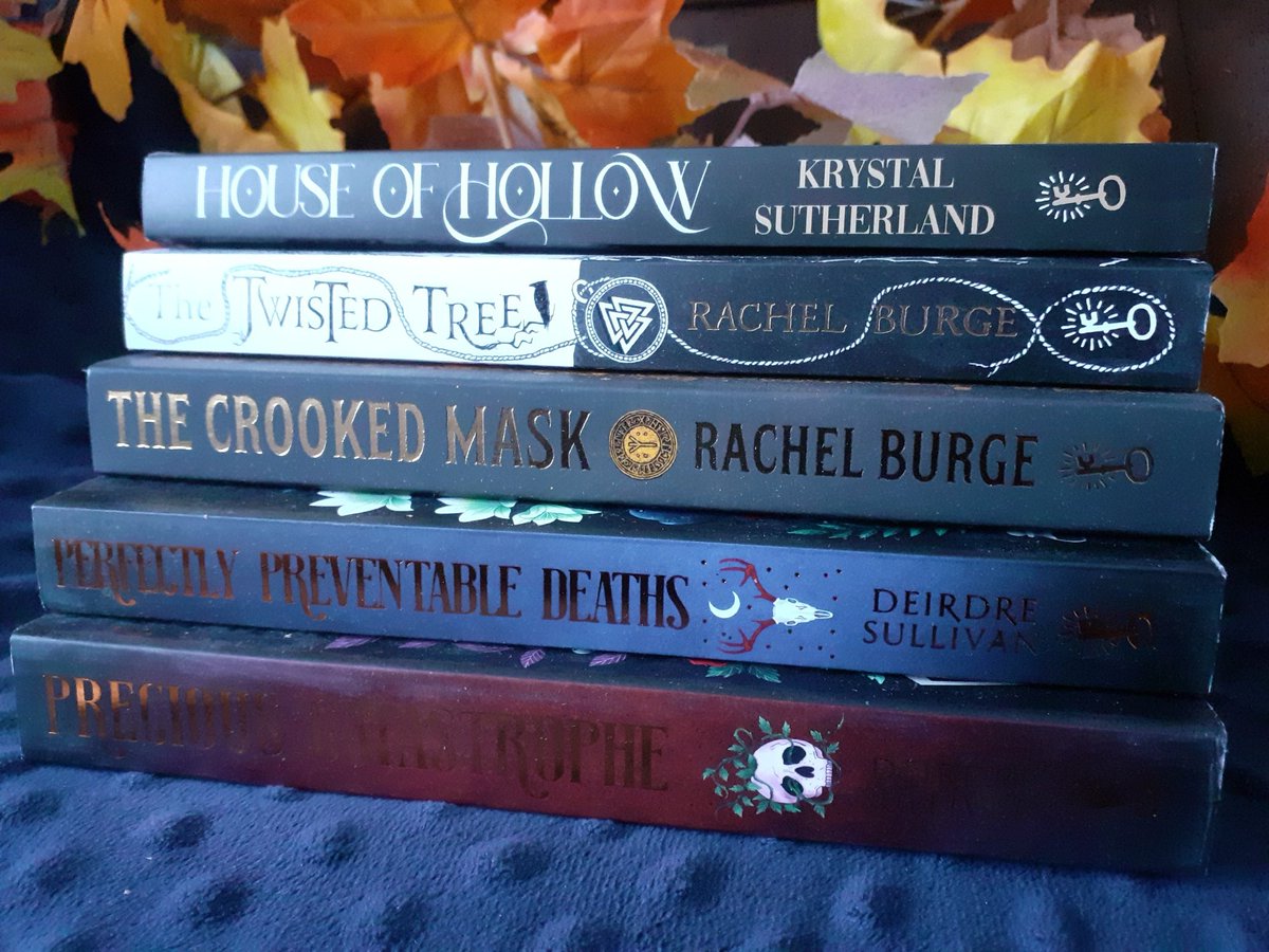 FinlaysonPalmer's tweet photo. Look at this gorgeous Halloween haul I won from @HotKeyBooksYA, thank you so much ππ€π
#reading #ukteenchat #YA #writerslife #TheTwistedTree #TheCrookedMask #HouseOfHollow #PerfectlyPreventableDeaths #PreciousCatastrophe https://t.co/iu5897eKMt