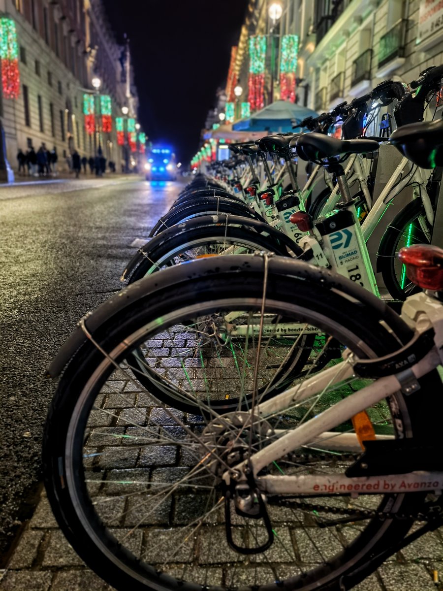 _superocho_'s tweet photo. 3. Son solo una pequeña muestra de lo que nos podemos encontrar estos días por Madrid, hay mucho más obviamente. Todas ellas hechas con un #HUAWEIMate40Pro y con el nuevo #HUAWEINova9 https://t.co/mfYcl3cxyf