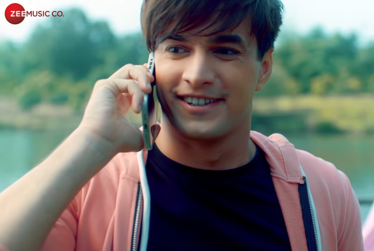 Mohsin🙌🏻
Whatever he do he gives his 💯 👏
N again he nailed it 😃
In these 4 min he played so many emotions 👏🙌🏻
@momo_mohsin u r star of the video 🔥
Keep Shining 😌😍

Link:
youtu.be/VG7dWSrA3Pg

#MohsinKhan
#NainonKaYeRonaJaayeNa