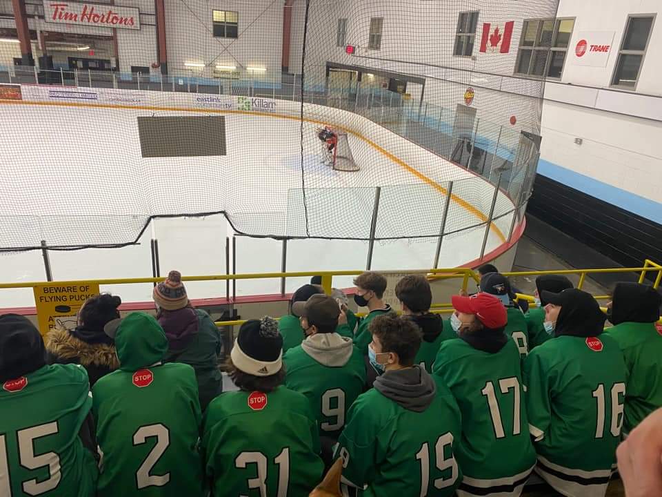 sara_aucoin's tweet photo. #chebuctoatlantics
#HawksAgainstRacism
#AtlanticsAgainstRacism
#chebuctoproud

U18AA supporting U18AA Hawks https://t.co/u4X9yevAiQ