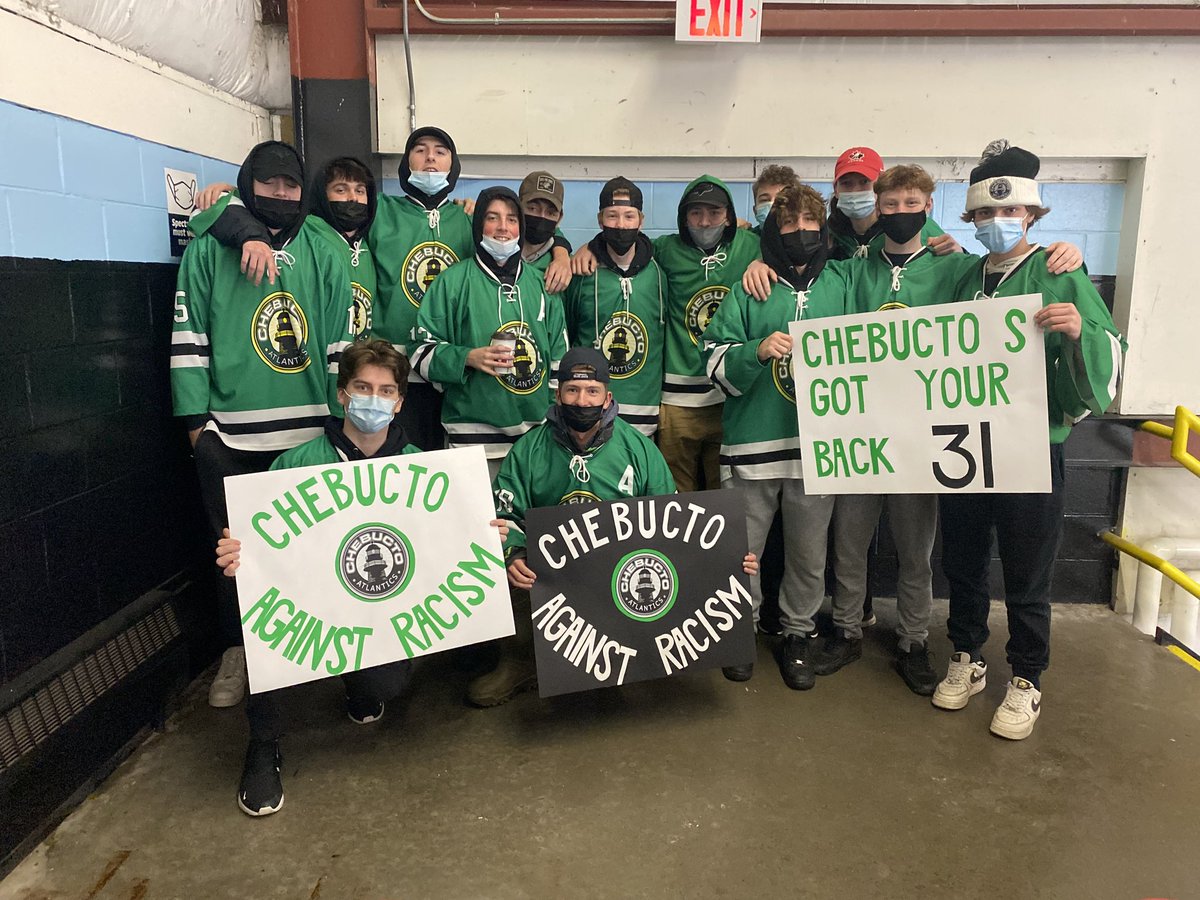sara_aucoin's tweet photo. #chebuctoatlantics
#HawksAgainstRacism
#AtlanticsAgainstRacism
#chebuctoproud

U18AA supporting U18AA Hawks https://t.co/u4X9yevAiQ