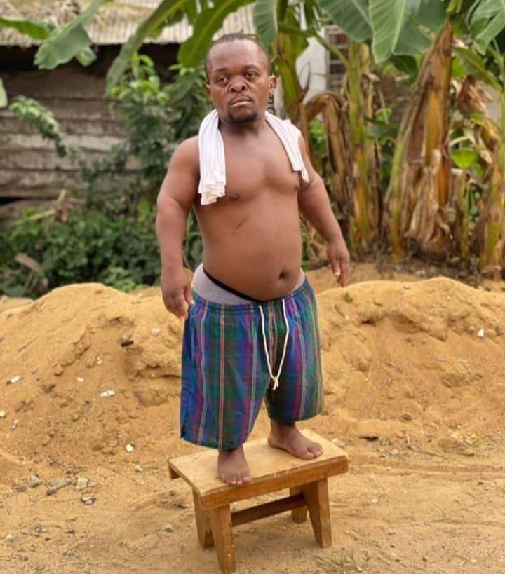 Solo_Jokes's tweet photo. L'habillement d'un gar du Shaba pendant le cour d'EPS https://t.co/FdRKYSQC61