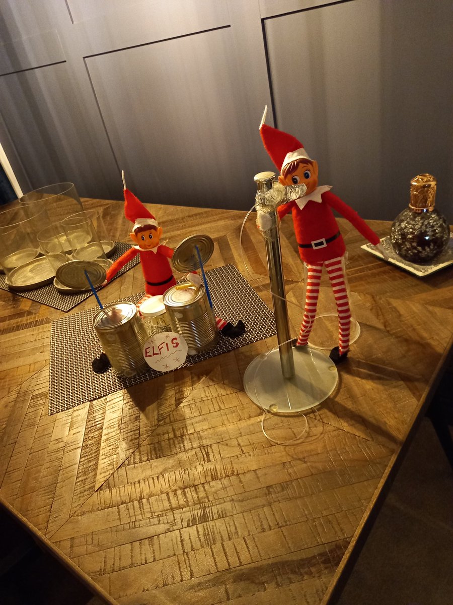 cooperderek's tweet photo. #Boxingelf has competition this year. https://t.co/zIq33uck35