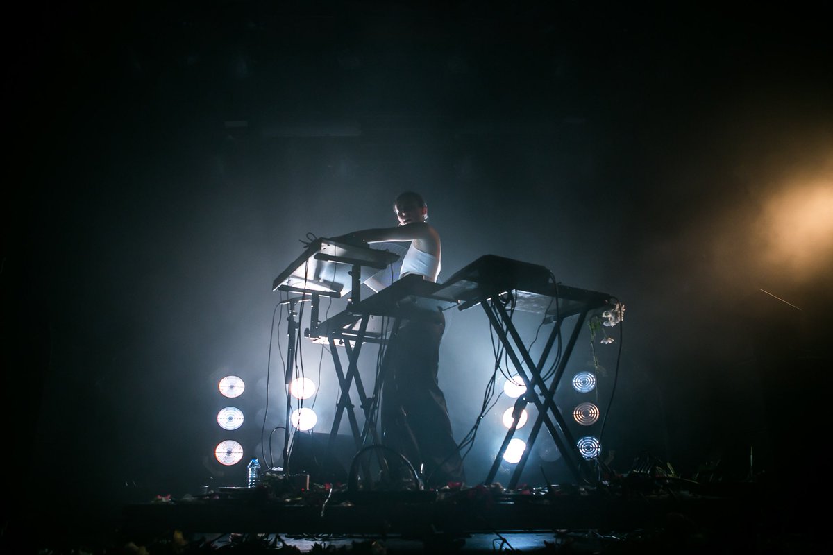 MUTEK_ES's tweet photo. Un live debut que os debíamos desde hace mucho tiempo; el aterrizaje en Europa del nuevo proyecto de uno de los más grandes; y la inmersión total en los trabajos sonoros y visuales de uno de los talentos más inquietos del lejano Japón. #MUTEKES #MUTEKConnect
📸: Phlame https://t.co/QIwd4JlCap