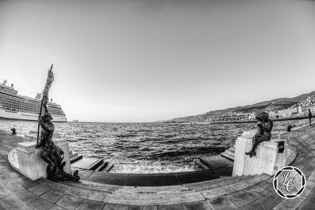 La Scala Reale, Le Ragazze Di Trieste ed Il Bersagliere in fisheye
#Trieste #ScalaReale #LeRagazzeDiTrieste #IlBersagliere #Fisheye