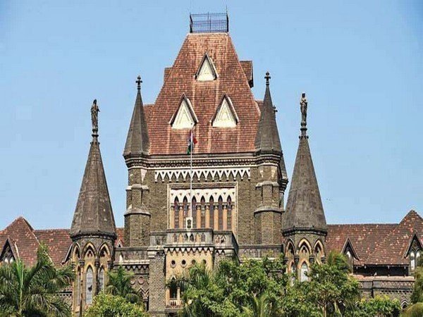 TuninNews's tweet photo. Bombay HC issued notice to Nawab Malik&amp;asked him to file an affidavit that why action should not be taken against him for "wilfully breaching" its earlier orders, in regard to statements against Dnyandev Wankhede &amp; family despite giving an undertaking in court that he won't do it https://t.co/JnhSGPUtBn