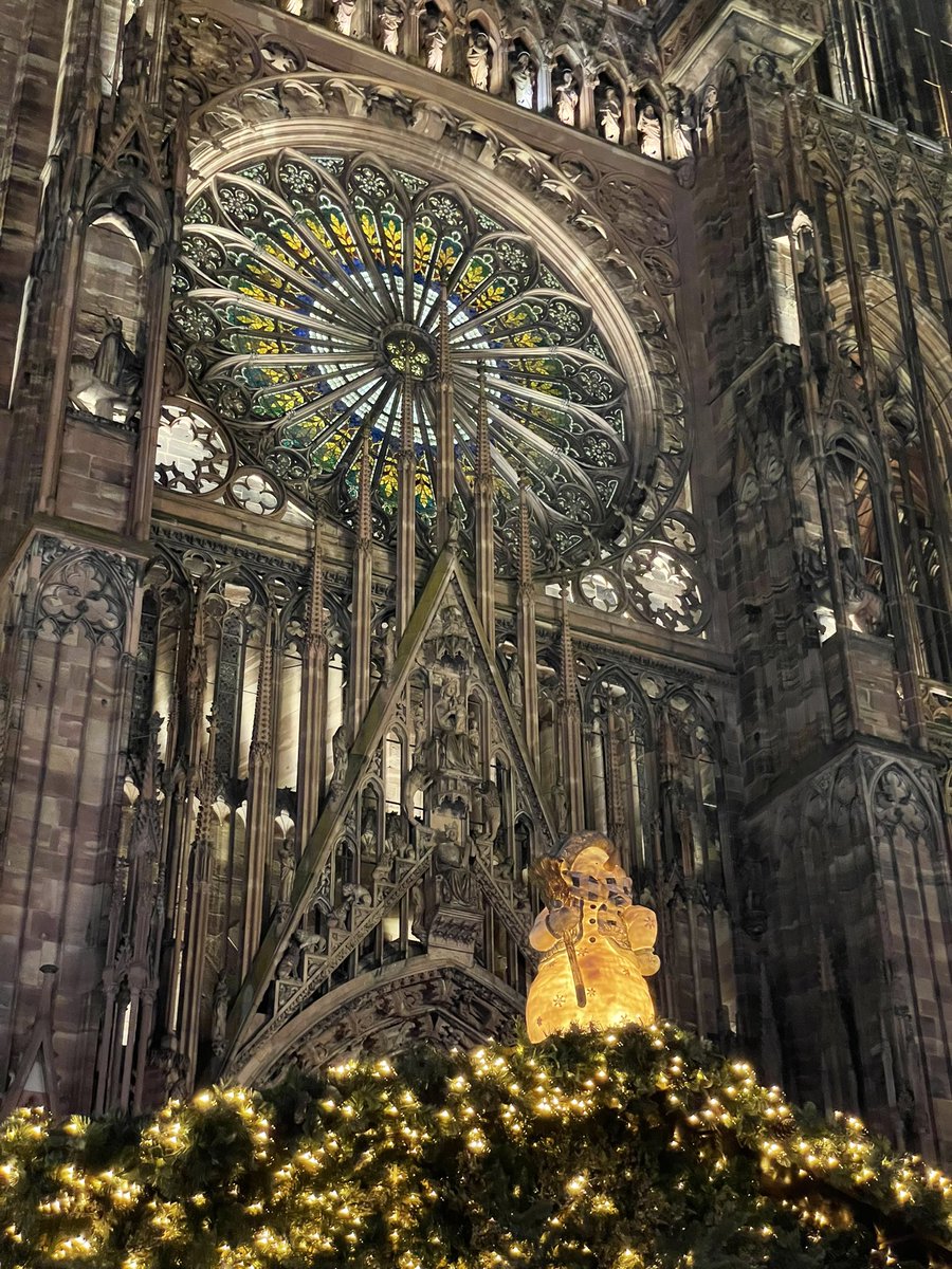 ArtistJoyJo's tweet photo. The whole city of Strasbourg is 'The Christmas Market' itself. 🎄🌟🎁
온 도시 전체가 크리스마스 마켓인것만 같은 스트라스부르. 독일과 가까워서 독어도 심심치 않게 들리고, 유명한 겨울 관광지이다 보니 한국인도 꽤 보인다.
#MarcheDeNoel
#Christmas #ChristmasMarket
#WinterInFrance https://t.co/FeAyd3vEmB
