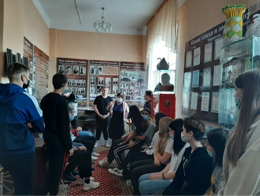 6 декабря для студентов группы Т-102 была организована экскурсия в музей нашего техникума «Вехи истории». Музей - это живая связь поколений, которая необходима как для сохранения исторической памяти, так и для воспитания высоких нравственных качеств обучающихся.