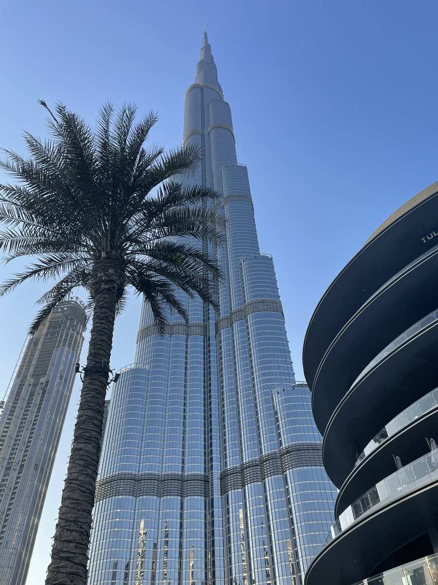 Thank you <a href="/Dubai7s/">Emirates Dubai 7s</a> amazing tournament and great to catch up with <a href="/coachwakley/">Nick Wakley</a> and <a href="/cmbroberts/">Chris Roberts</a> love chatting rugby with these pair also a huge thanks to <a href="/Wailers7s/">Wailers 7s</a> players who gave everything over the weekend #hacksaw #7s #mates