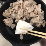お肉のカロリーを減らしたいなら「油をひいて炒める方が良い？」