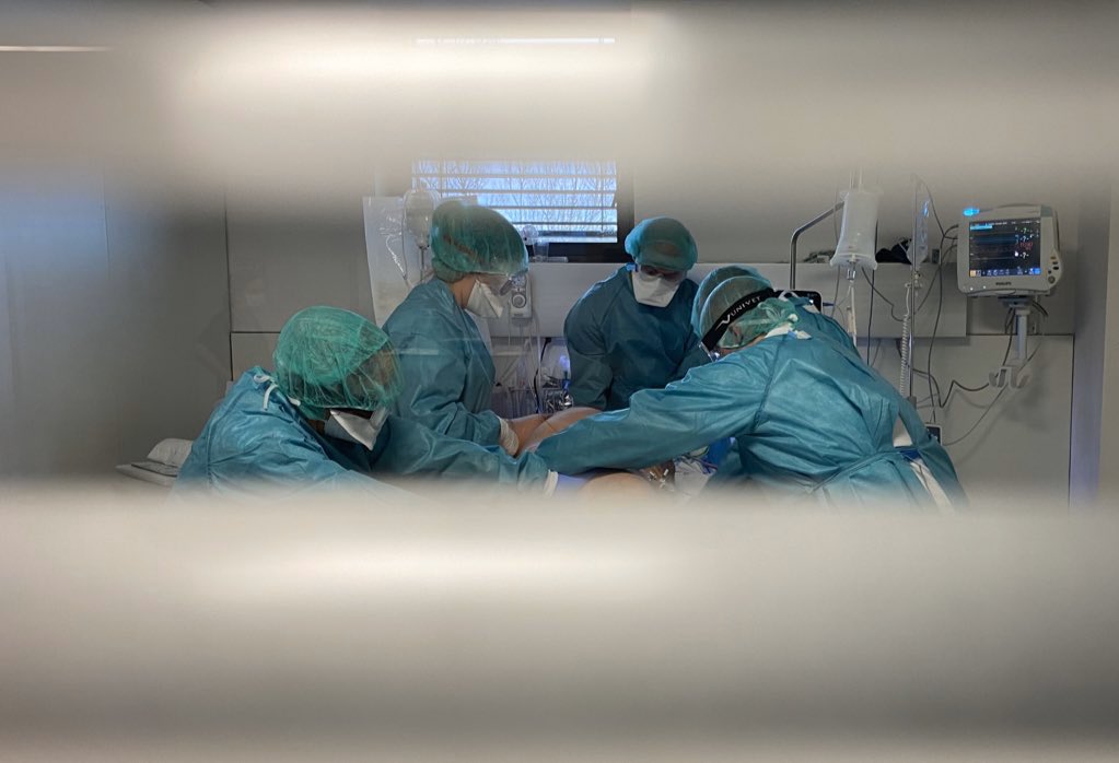 A pesar del hastío, tedio, aburrimiento y cabreo…no podemos bajar la guardia. 
Estamos más cerca del final que en la Navidad de hace un año. 
Toca aguantar un poco más, apretar un poco más.
Pronto miraremos atrás con perspectiva y con mucho orgullo.
#QuedeLoQueQuede #Covid_19