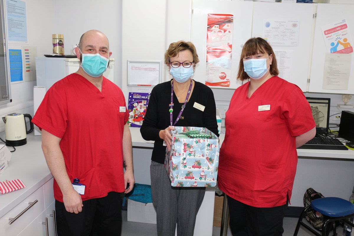 BTHFT's tweet photo. WEEK OF CELEBRATIONS: Director of HR, @PatCamp73593028, brought festive cheer to plaster technicians Ben Gracey and @jaimiesmummy when she handed out sweets today at the #BRI
#FestiveCheer #Christmas2021 #Christmas #Celebrate #Spreadkindness #Sweets #Presents #CastCare #Winners https://t.co/7RQ6fipLql