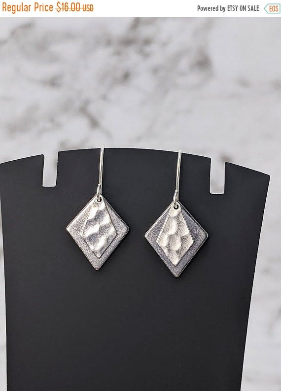 2the9sJewelry's tweet photo. Thanks for the great review Delaine ★★★★★! https://t.co/cA5THJLoGY #etsy #silver #otherpolygon #geometric #gray #no #women #brass #artdeco #earlobe https://t.co/d0zPOjXwyc