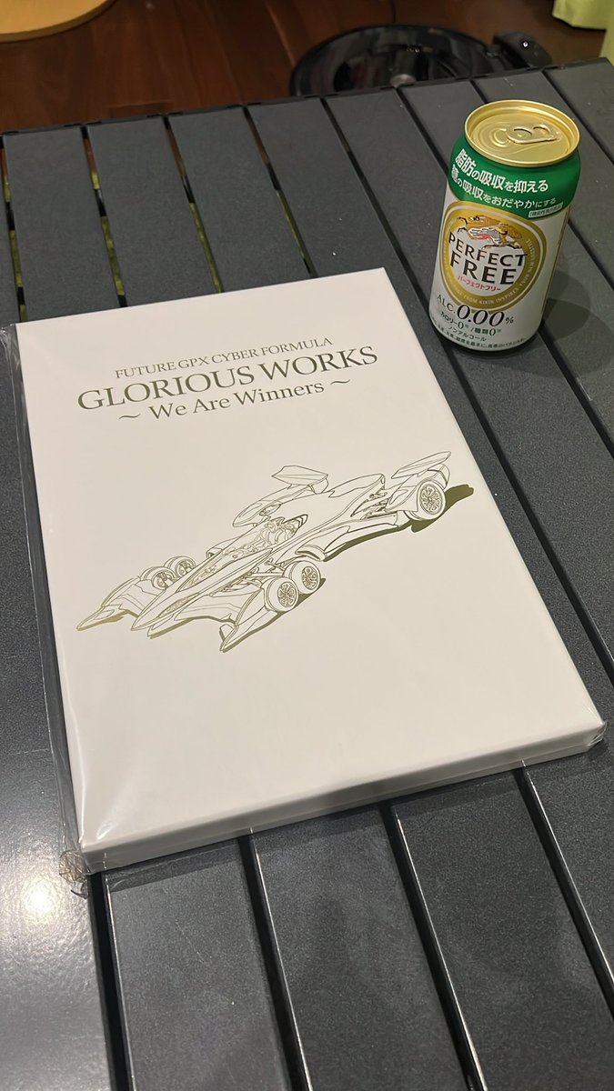 terumasan2's tweet photo. 7/28に予約して、今日届いた😍
と、いうか、完全に忘れてた😅
コレをおつまみに、ノンアルTIME😋
え?知らないですって?🙄
400ページあるから、ノンアル1ケース呑める😎
#サイバーフォーミュラ
#gloriousworks
#原画集 https://t.co/szXlpH4bJR