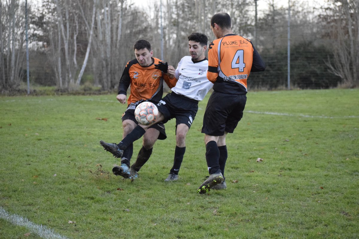 FCML49's tweet image. "QUAND TON FRERE PREND LE DERNIER TOAST SUR LA TABLE" 😱

Ton menu de rêve à Noël, c'est quoi ? 🥰

#AllezLesOranges 🧡
📸 Marie Rethore