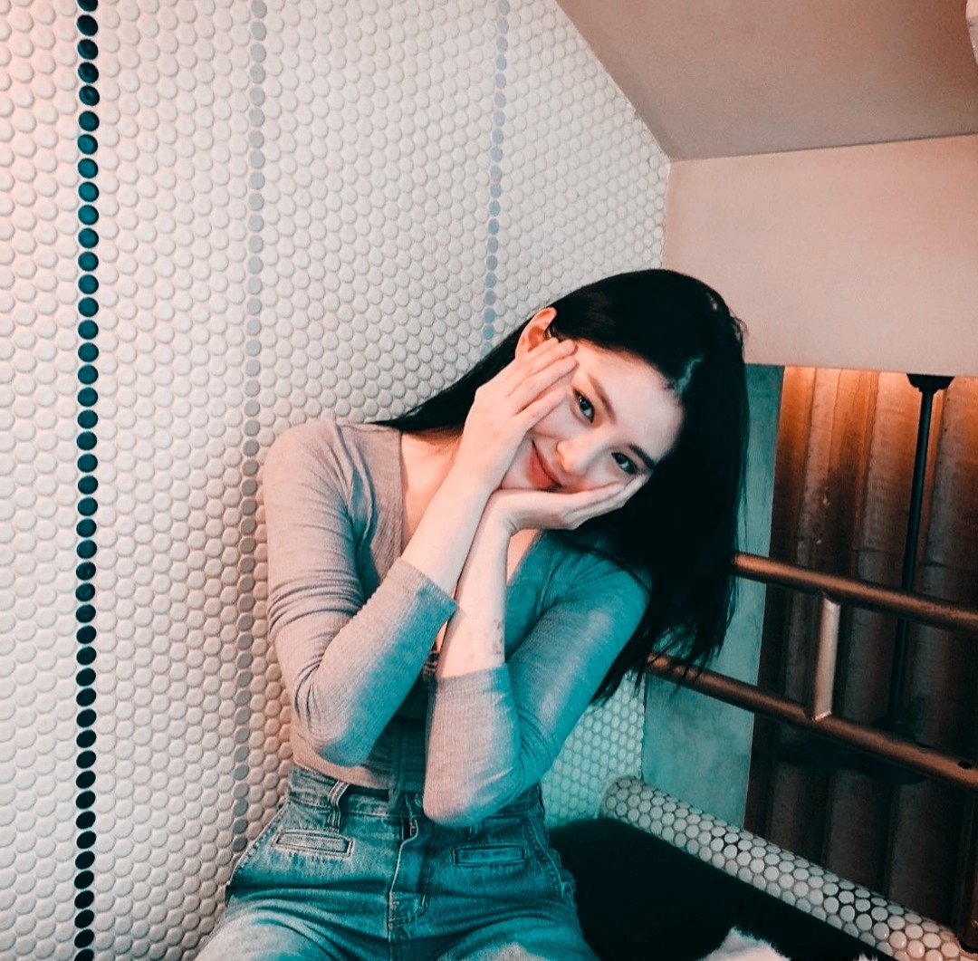 Soheejetaime's tweet photo. Sohee with her fav pose 🐣𓏹🧁
#Hansohee #Sohee #한소희 https://t.co/Osr7NXAzuP