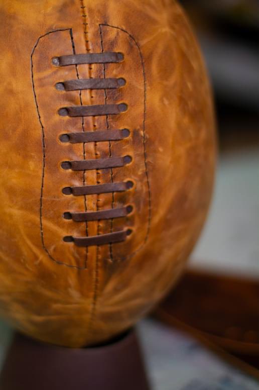 JEU-CONCOURS BALLONS MADE IN FRANCE 🇫🇷 

Nous sommes très fiers de vous annoncer la sortie de nos ballons vintage ! Nous mettons en jeu 1 pièce sur chacun de nos réseaux sociaux, d'une valeur de plus de 200€ ! Plutôt ⚽️ ou 🏉 ?

👋 Pour jouer, RT + FOLLOW !

Bonne chance !