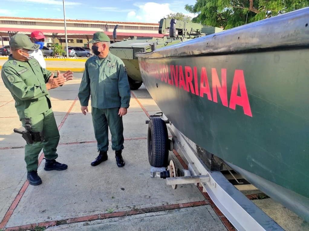 ArmadaFANBVzla's tweet photo. 🔴#Entérate || En el marco de la campaña #NavegandoAlBicentenario, la @ArmadaFANBVzla inició proceso de recuperación de las Lanchas Fluviales G25-629 y G25-617, adscritas a la @AB_BRIMF6 apadrinadas por el VA @rgarciazambrano y el VA William Wessolossky Padilla.
@NicolasMaduro https://t.co/Xw2tSP94L1
