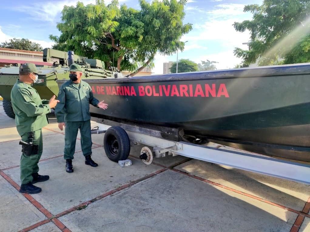 ArmadaFANBVzla's tweet photo. 🔴#Entérate || En el marco de la campaña #NavegandoAlBicentenario, la @ArmadaFANBVzla inició proceso de recuperación de las Lanchas Fluviales G25-629 y G25-617, adscritas a la @AB_BRIMF6 apadrinadas por el VA @rgarciazambrano y el VA William Wessolossky Padilla.
@NicolasMaduro https://t.co/Xw2tSP94L1