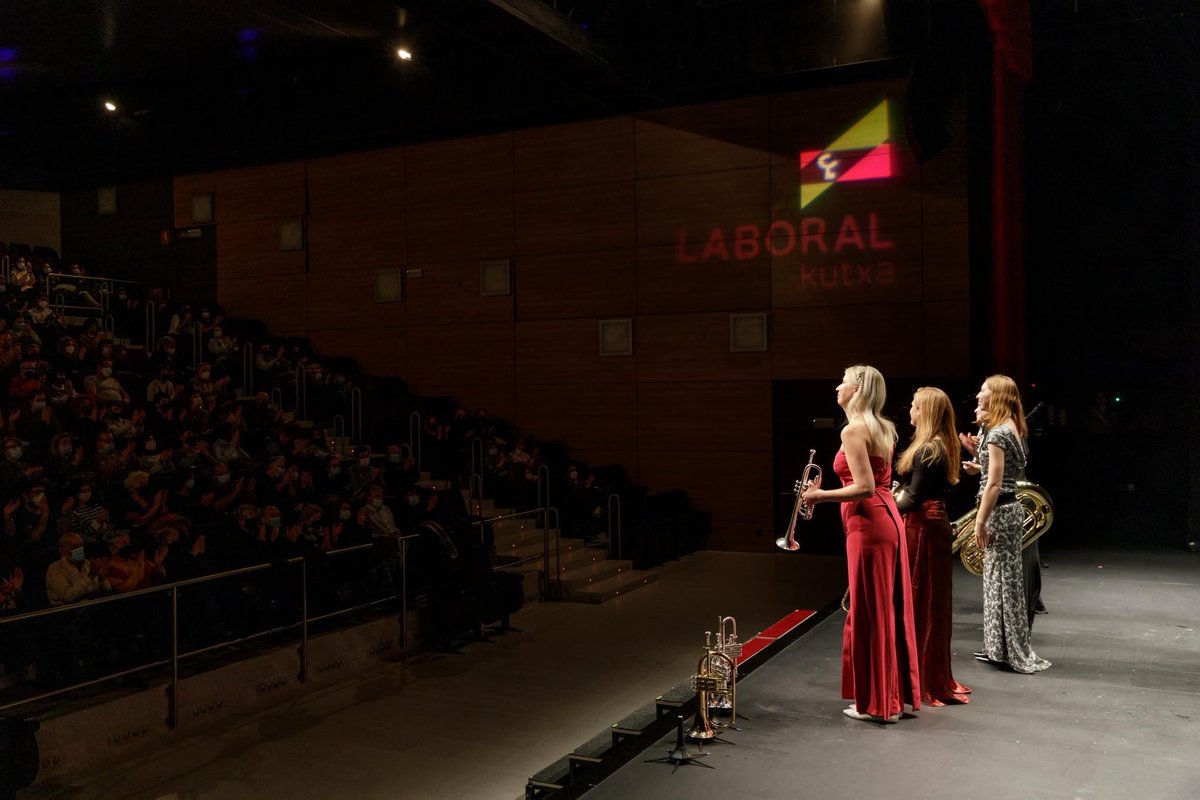 Ayer disfrutamos del concierto del grupo <a href="/SeraphBrass/">Seraph Brass</a> en la Semana Cultural dedicada a instrumentos de viento metal <a href="/tubalabrass/">Tubala Brass Week</a> en #Tafalla. #ZuriEsker
📸 Eskerrik asko @mlegaris por la foto.