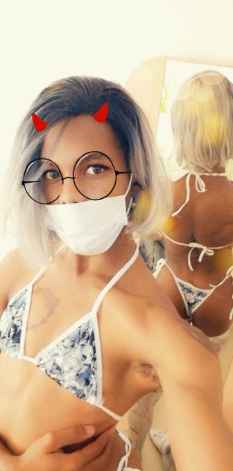 3 pic. Omg omg got a new fit today thanks freckly???????? https://t.co/YbHUWeL5HM