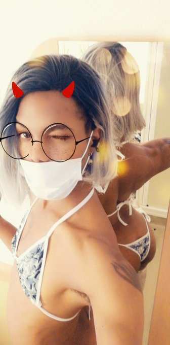 4 pic. Omg omg got a new fit today thanks freckly???????? https://t.co/YbHUWeL5HM