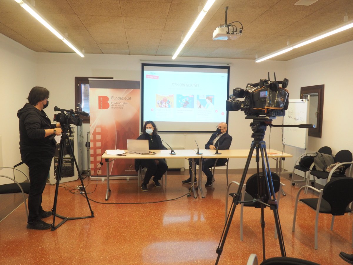 FundacioBit's tweet photo. Avui hem presentat al #parcbit la campanya "#STEM és el teu futur", per encoratjar a les nines a estudiar carreres científiques i tecnològiques!
https://t.co/pwCUd5A6WB
#NinesSTEM https://t.co/6edkojEnys