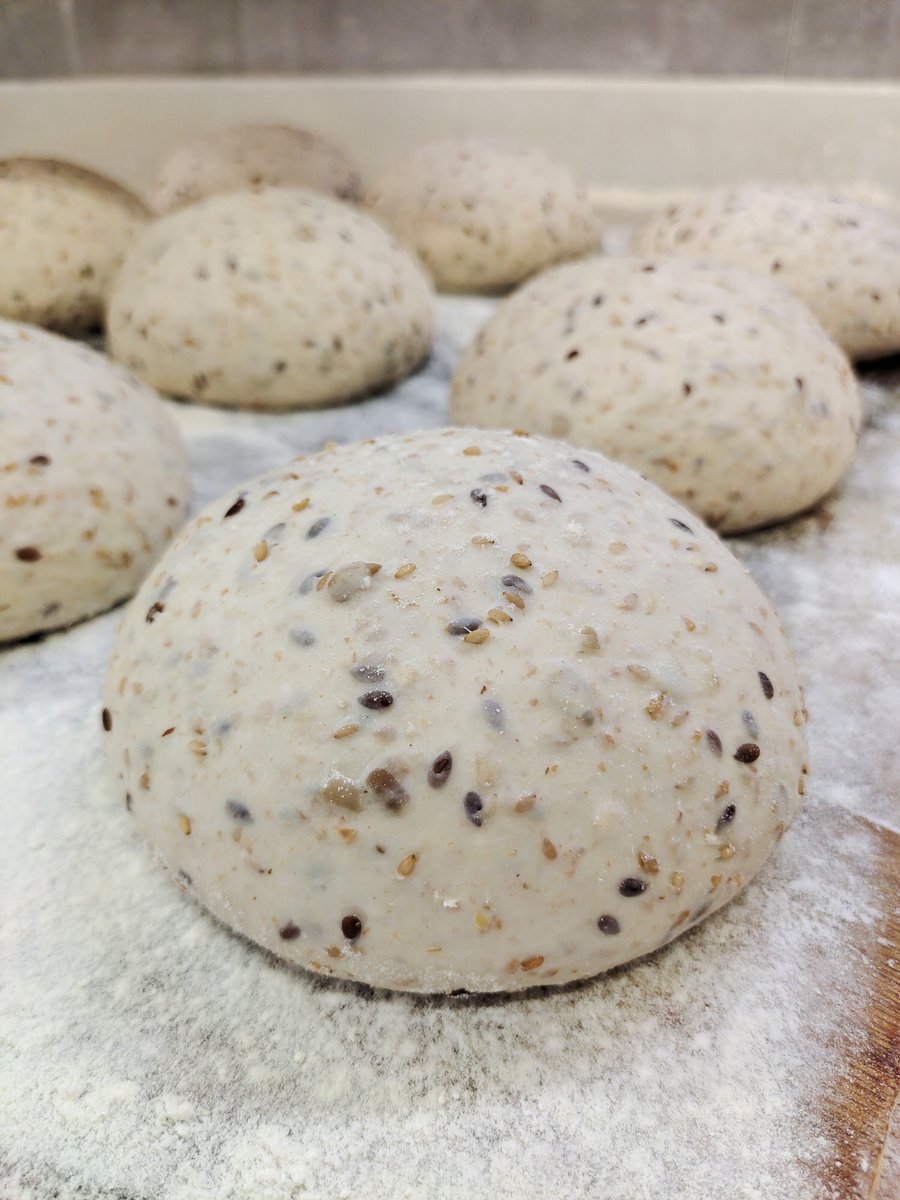 ¡Hola a todos! ¿Estáis de lunes o de martes? #PanArtesano #PanMulticereal