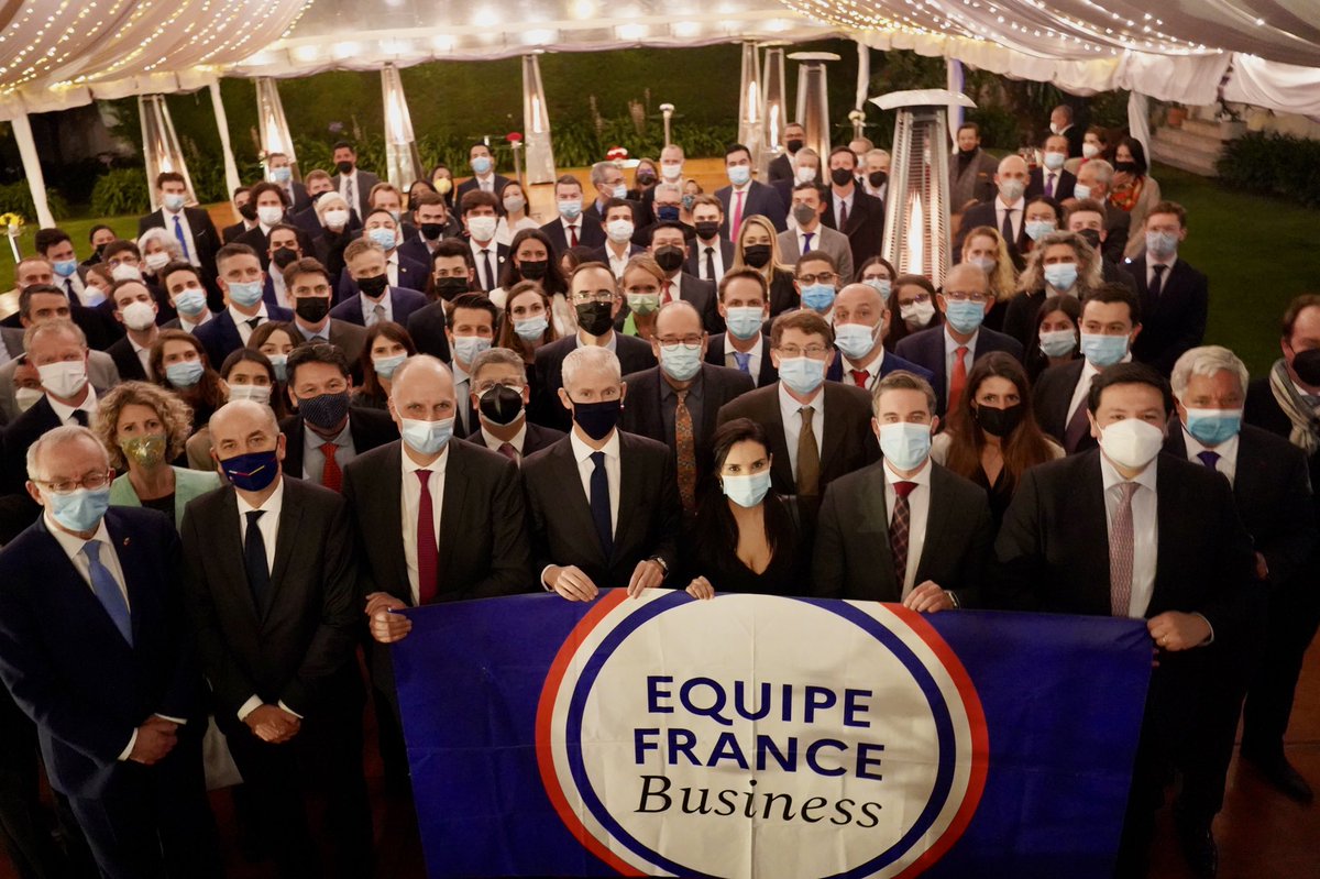 franckriester's tweet photo. Des acteurs économiques 🇫🇷 présents en 🇨🇴, à la délégation d’entreprises du @MEDEF_I, en passant par les VIE: c’est ça l’#ÉquipeFranceBusiness !
Une seule équipe qui réunit des savoir-faire uniques reconnus dans le monde entier. Notre relation 🇫🇷🇨🇴 a de beaux jours devant elle ! https://t.co/2u7LNHTJHP