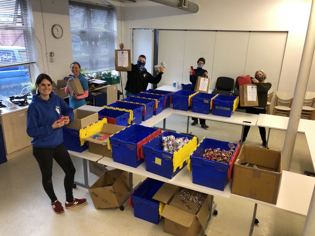 Play_Glos's tweet photo. Santa’s little helpers are packing again. Team PG sharing 1,000 #BagsOfPlay with children and families this Xmas thanks to #HAF2021 @GlosCC https://t.co/WuMhvTiACb