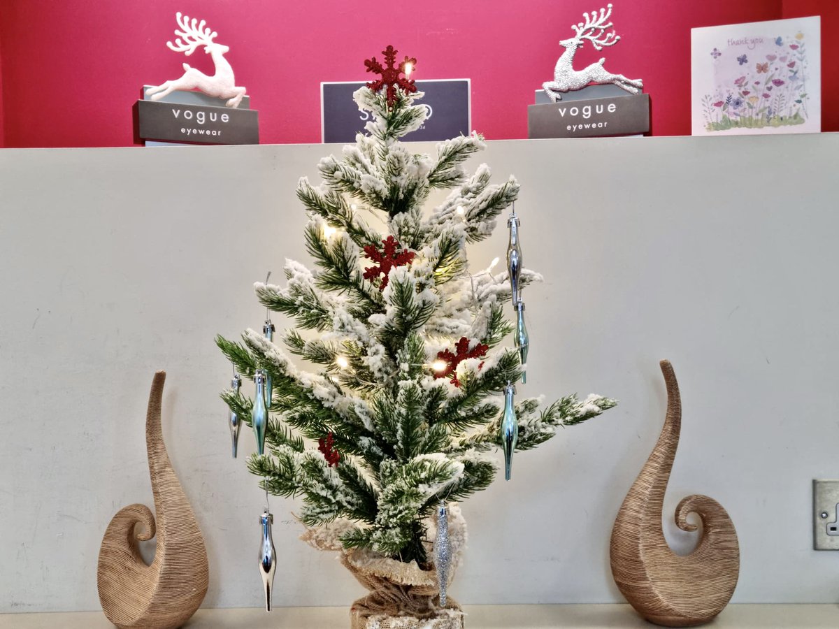 AlbrightonEyeC's tweet photo. Albrighton Eye Clinic is feeling seasonal for Christmas. We are here for all your eye care needs, following all infection prevention methods. https://t.co/N60zaBqNck