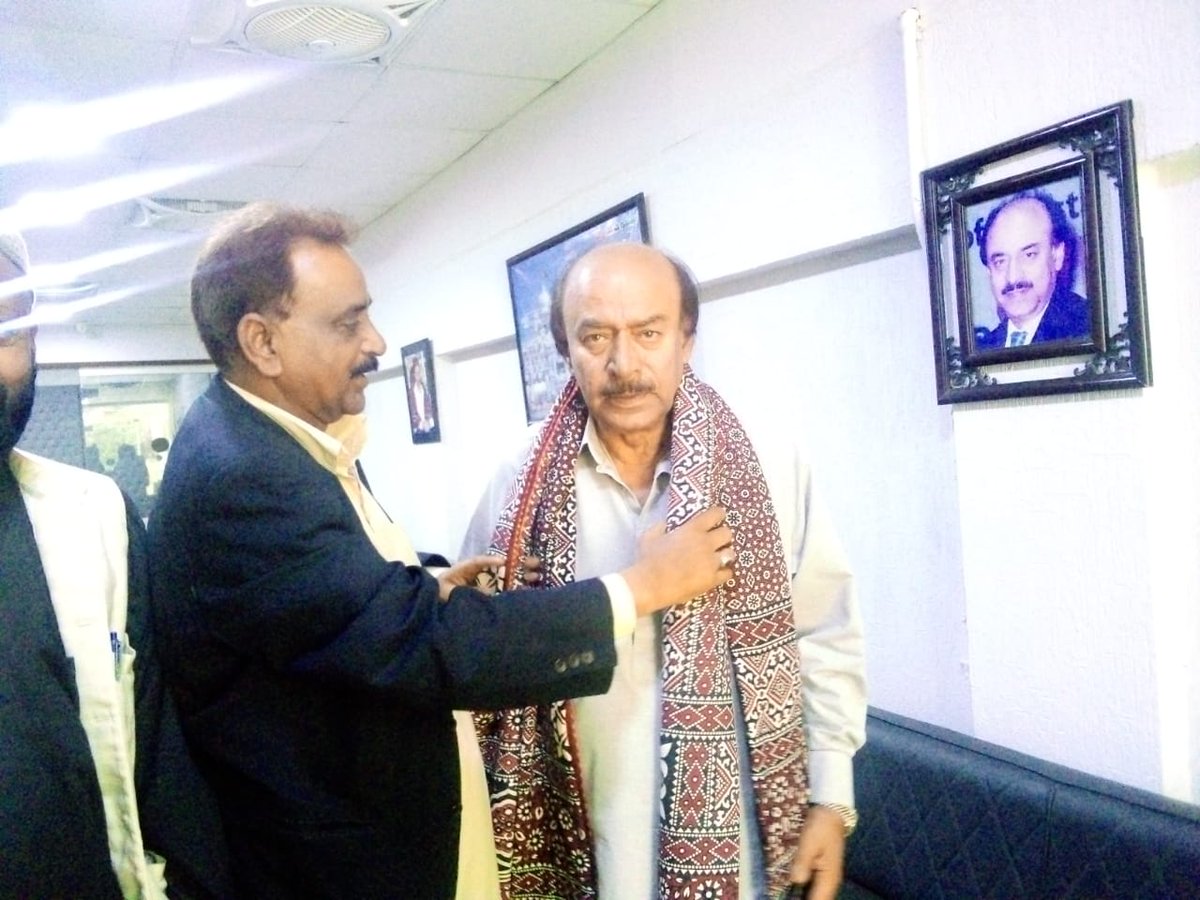 AnasKhalidKhan's tweet photo. Today met MR Nisar Ahmed khouro Sb president Sindh Pakistan people party
@NisarKhuhro_SME
#BhuttoDeNaarayWajjanGey
#PPP
#DistCentral
#BilawalBhuttoZardari https://t.co/3YNnLT4mea