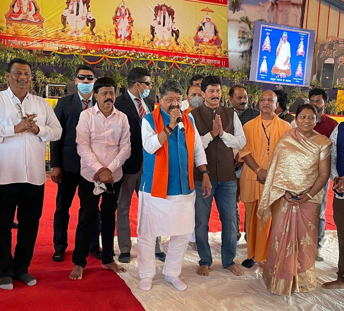 कनकेश्वरी गरबा परिसर में LED के माध्यम से  संत रामपाल जी महाराज के सत्संग का आयोजन हुआ। इसमें उनके हजारों अनुयायी उपस्थित हुए। कार्यक्रम में BJP राष्ट्रीय महासचिव श्री कैलाश विजयवर्गीय जी के साथ उपस्थिति दर्ज करवाई। इस अवसर पर सेवादार विष्णु दासजी, सचिन दासजी,मयंक दास उपस्थित थे