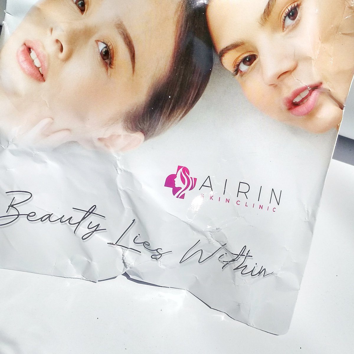 wooameng's tweet photo. Aku kedatengan paket dr @airinbeautycare yg MashaAllah sekali baik banget ke temen-temen reviewer yah 🥺🥺❤️ yg butuh rekomendasi serum vit c wajib merapat sih ke thread ini👌 
Karena aku udh make beberapa kali jd sekalian share unboxing &amp; first impressionnya ya👇#racuninskincare https://t.co/PxGmE6kIfI