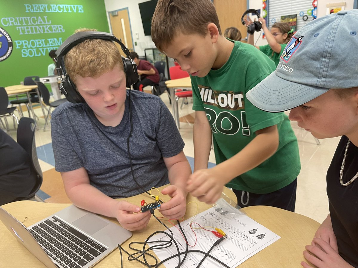 Amy__Torre's tweet photo. Our students have been amazed at what they can design and program in our digital innovation lab this week. There is nothing like seeing their eyes light up in amazement! @GulfHighlandsES  #CSEverywhere https://t.co/f5tKdCOAIS