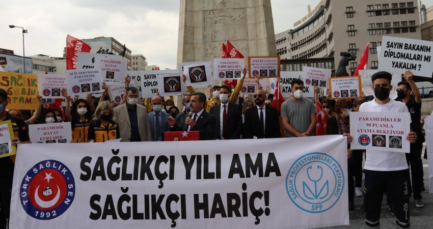 Yaklaşık olarak 1 senedir mağdur edilen sağlıkçılara  verilen ATAMA  sözü yerine getirilsin  sizlerden alkış, taktir, övgü beklemiyoruz sadece aylardır 2-3 aya 2-3 haftaya 2-3 güne diye oyalayıp yapmadığınız ATAMAYI yapmanızı  bekliyoruz YETER !!!
#CBonaylaKOCAkılavuzuYayımla