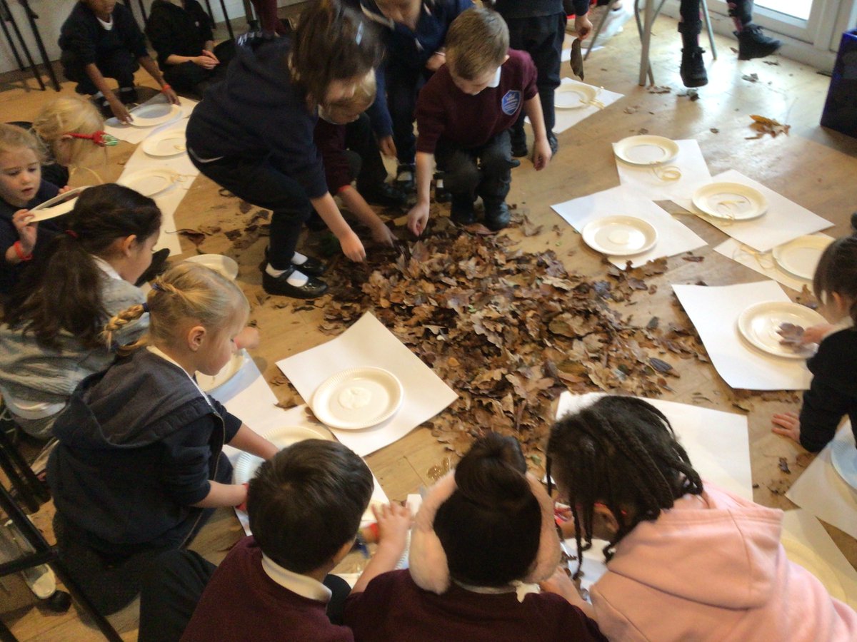 RP_Forest_sch's tweet photo. Bring the outdoors indoors with some festive wreath making. Well done reception lovely way to spend a cold December morning. https://t.co/qO8biEV0wc