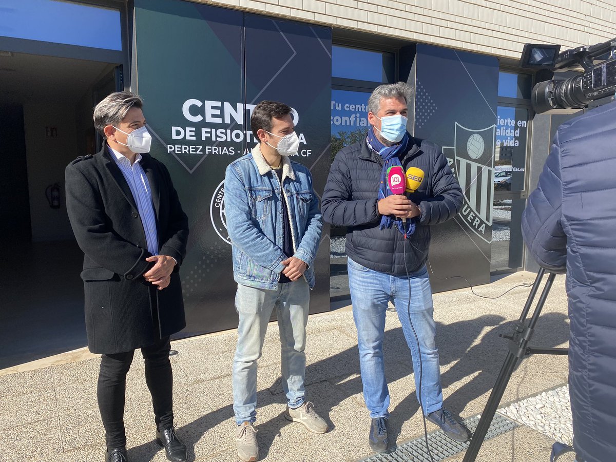 AntequeraCF's tweet photo. 🆕 Inauguración del Centro de Fisioterapia Pérez Frías - #AntequeraCF en 📍Residencial 51 (@AytoAntequera)

#Conectados ⚪️🟢 https://t.co/fg6N8iuGQG